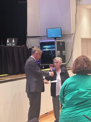 Karin Gottschall und OB Andreas Starke bei der Vereidigung