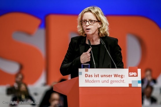 Natascha Kohnen auf der Bühne des SPD-Parteitags in Berlin