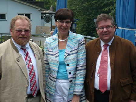 Im Bild: der Selbitzer Bürgermeister Klaus Adelt, MdL Susann Biedefeld und MdL Volkmar Halbleib