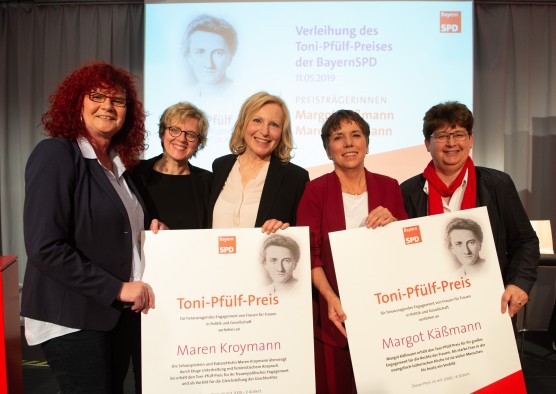 Laudatorinnen, Preisträgerinnen und die AsF-Landesvorsitzende Micky Wenngatz